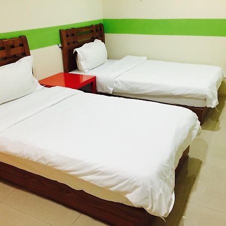 Station Backpackers Hostel Hualien City Exterior photo